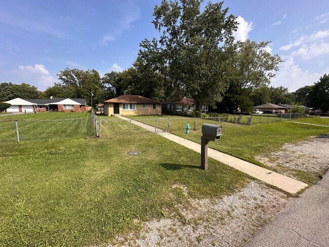 Building Photo - 4013 N Grand Ave