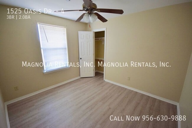 Building Photo - 1525 Oasis Dr