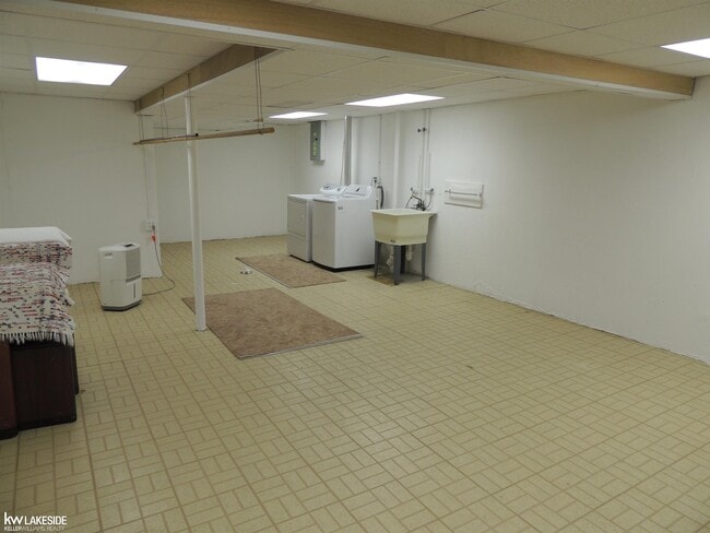 Building Photo - 1600 Stonecrest Dr