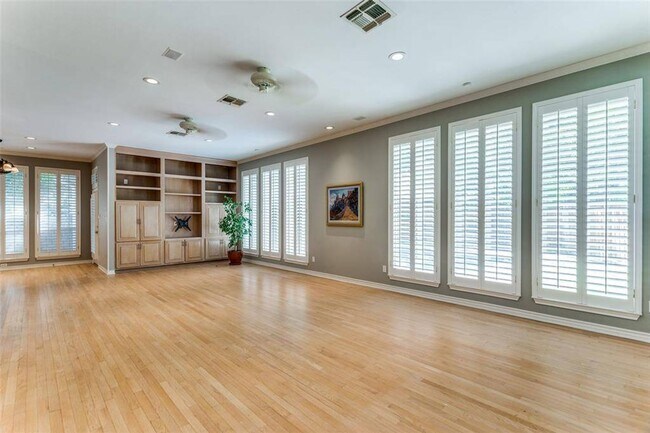 Building Photo - 3805 Briarhaven Rd