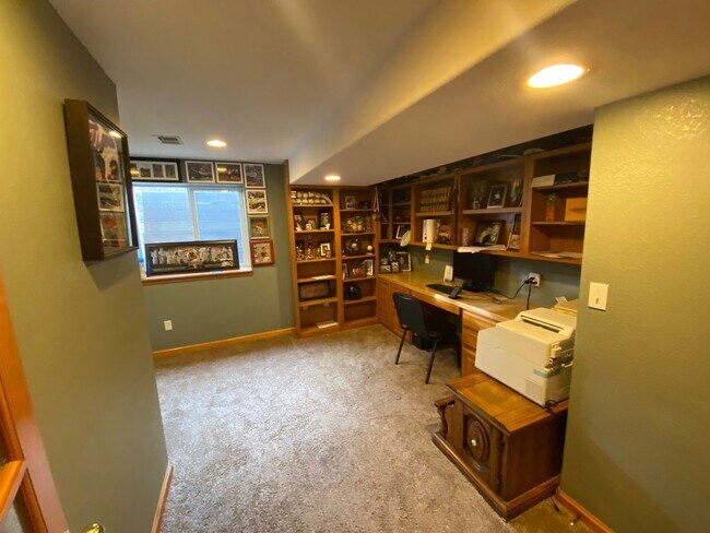 Building Photo - Beautiful Estate in South Fort Collins