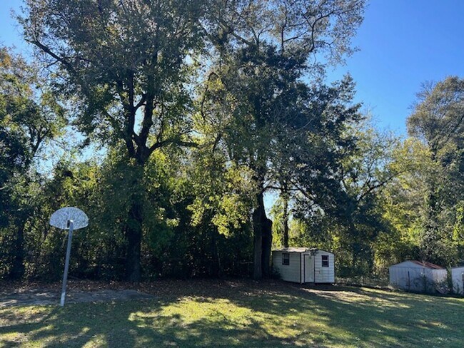 Building Photo - Charming 3-bedroom, 1-bathroom home located in Columbus, GA