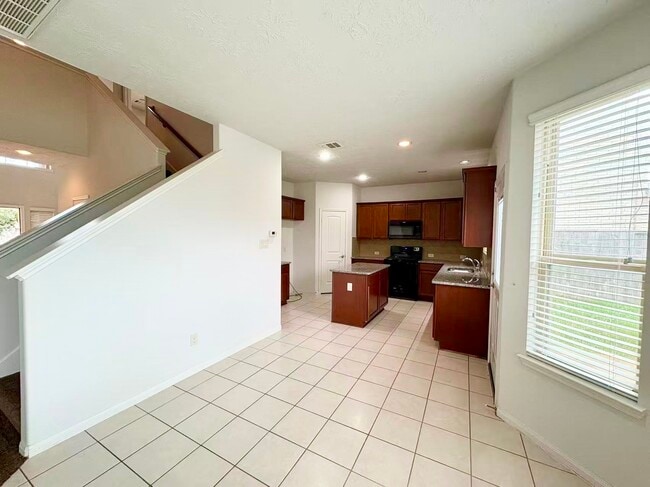 Building Photo - 3722 Pantano Ct