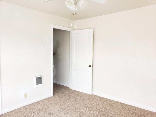 Building Photo - 8125 NE Mallory Ave