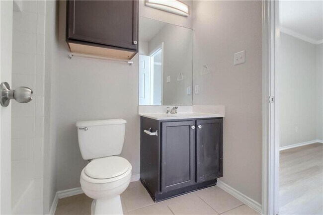 Building Photo - 706 Big Spring Dr