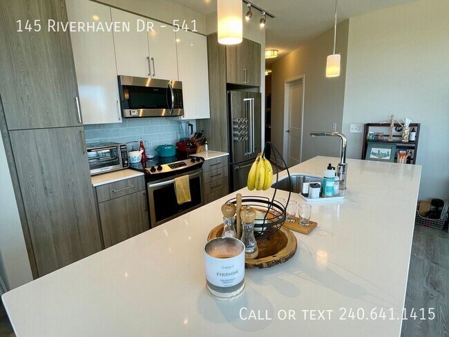 Building Photo - 145 Riverhaven Dr