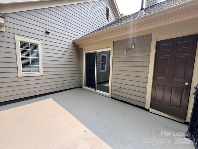 Building Photo - 209 Indian Paint Brush Dr