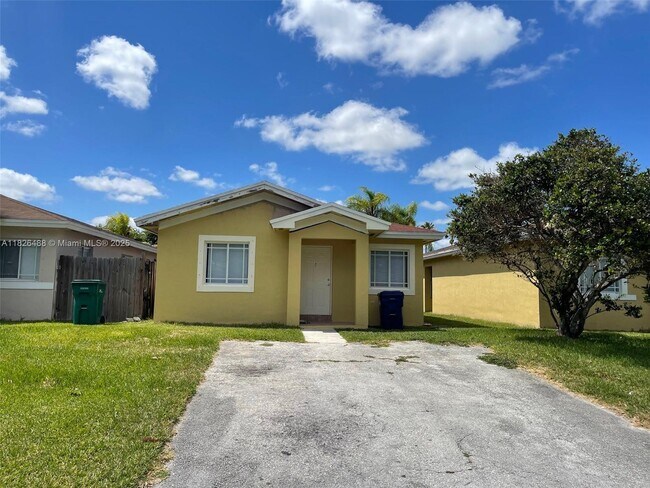 Building Photo - 926 SW 8th Pl