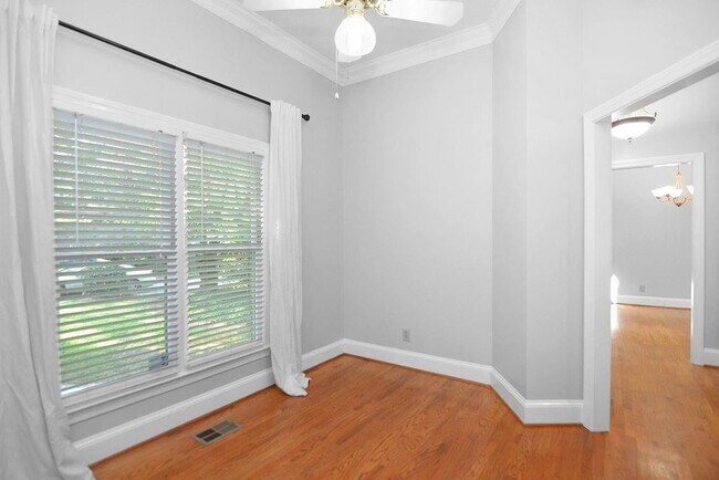 Building Photo - 534 Allen Rd NE