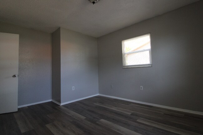 Building Photo - 2105 Blossom Ct