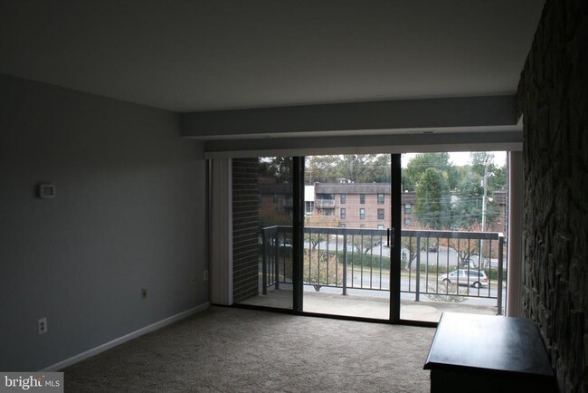 Building Photo - 9728 Kingsbridge Dr