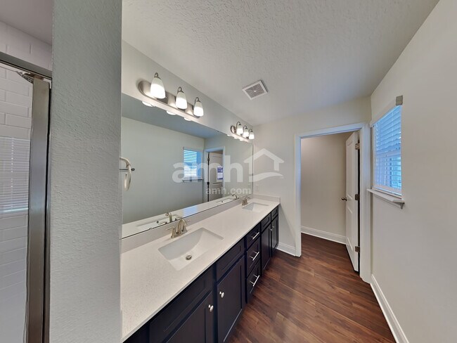 Building Photo - 6162 Little Blf Cir