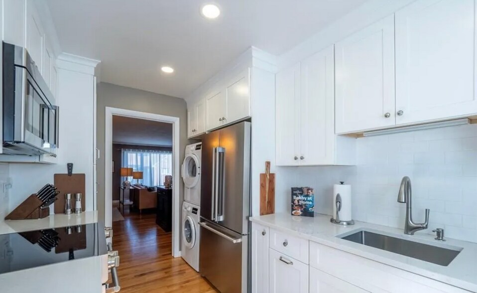 Building Photo - 33 Village Walk