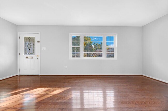 Building Photo - 6112 The Parkway