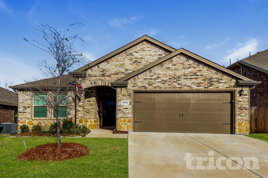Building Photo - 1002 Meadow Wood Ln