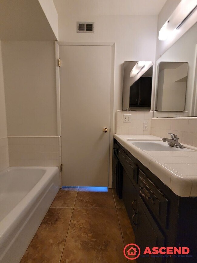 Building Photo - Comfortable 3BD/2BA Home in Bakersfield's 93309!