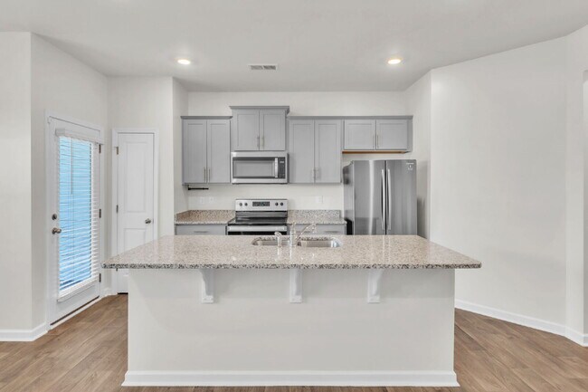 Building Photo - Don't miss this charming 3-bedroom, 2.5-ba...