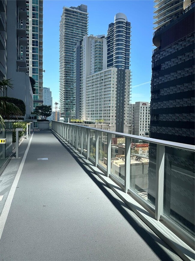 Building Photo - 1010 Brickell Ave