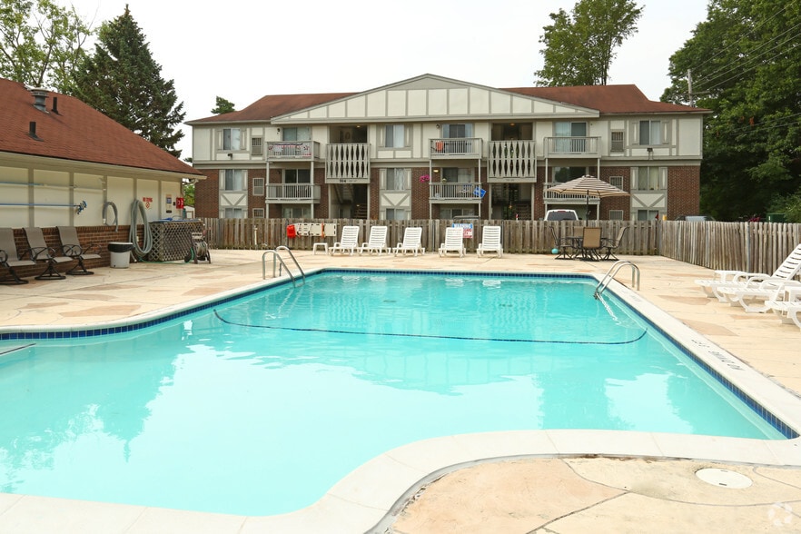 Primary Photo - Lexington Manor