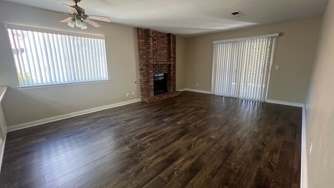 Building Photo - (APPLICATION PENDING) Beautiful East Lanca...