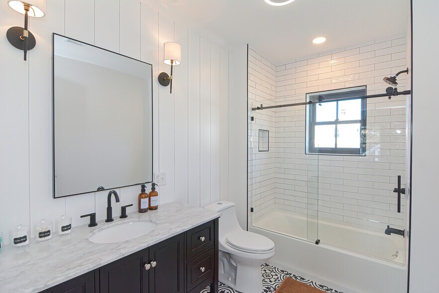 Building Photo - 29 Lion St