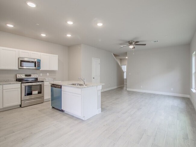 Building Photo - 7503 Savannah Brooks