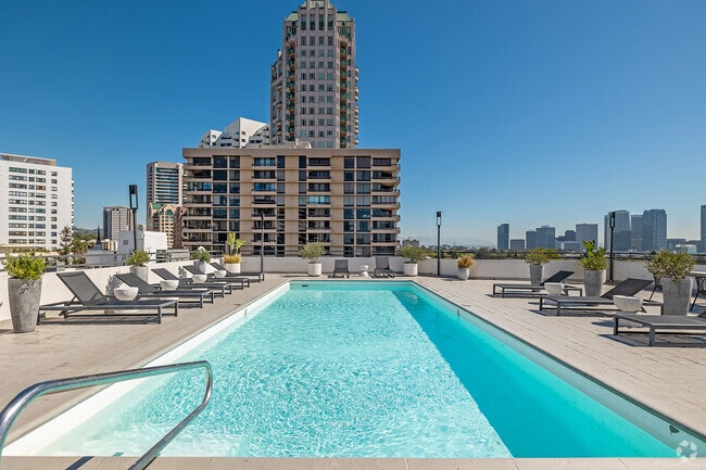 Building Photo - 10600 Wilshire