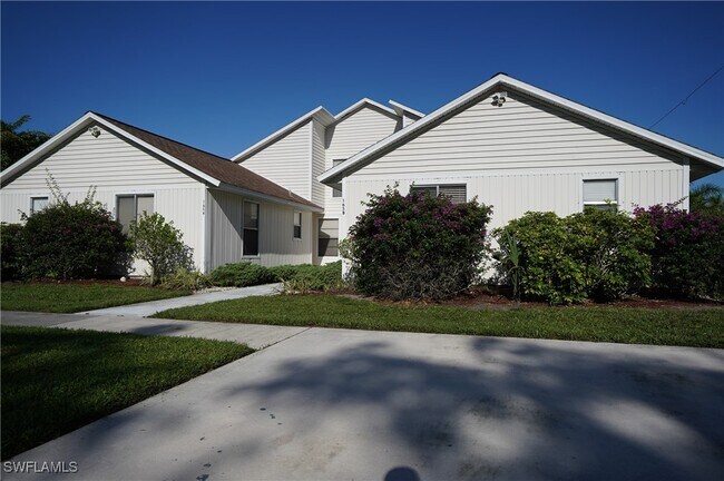 Primary Photo - 165 Crown Dr