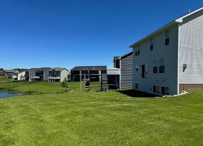 Building Photo - Gorgeous 4BR/2.5BA Rogers Home Available 8/1!