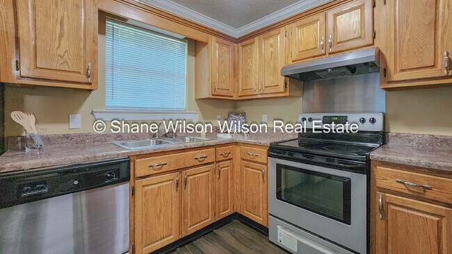 Building Photo - Cozy 2 Bedroom 1-1/2 Bath Duplex in Rossville.  Come View today!!