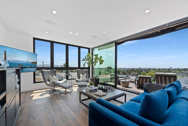 Building Photo - Recently Built, Fully Furnished, Custom Home w/ Amazing Indoor/Outdoor Living Space, Perched Abov...