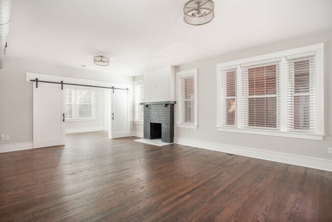Building Photo - RENOVATED FROM TOP TO BOTTOM 2BD/1BATHS - ...