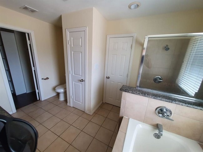 Building Photo - 16020 Fountainview Dr