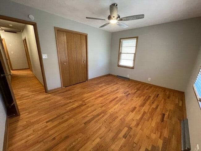 Building Photo - GREAT LOCATION!! Close to Mercy Hospital!