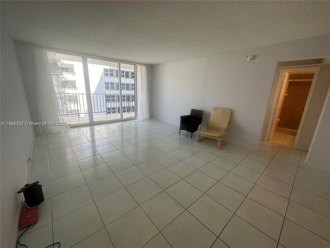 Building Photo - 2030 S Ocean Dr