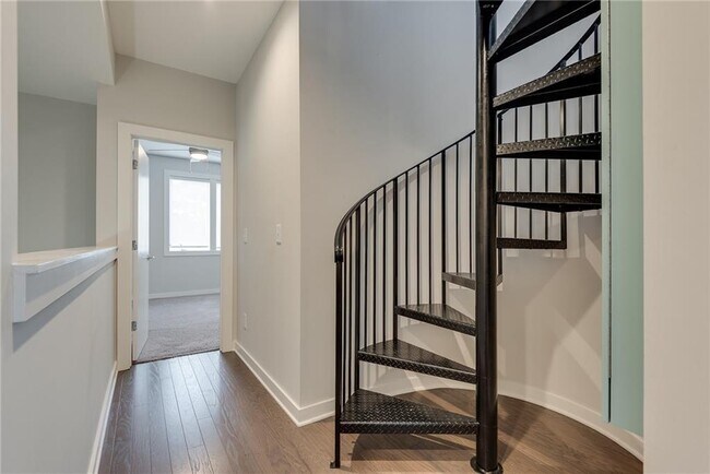 Building Photo - 415 Gartrell St SE
