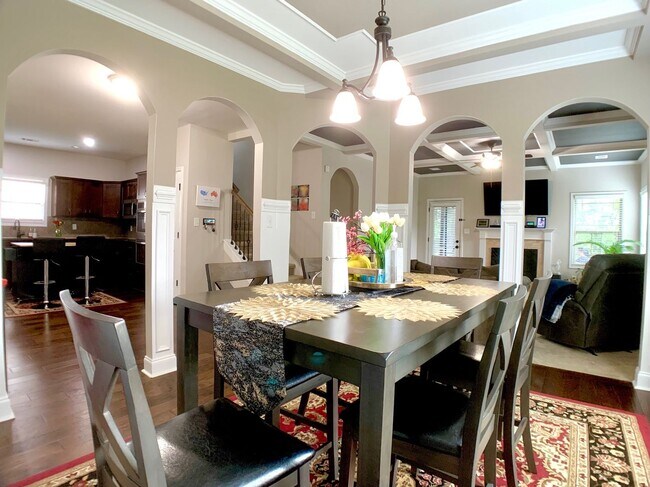 Building Photo - 2925 McManus Cir