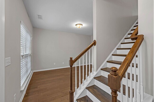 Building Photo - Middle Tennessee Blvd Townhome