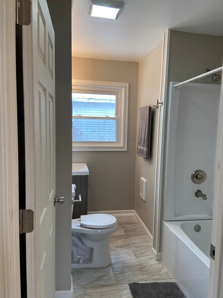 Building Photo - 986 Tritt Dr
