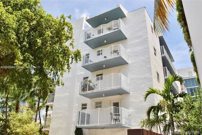 Primary Photo - 61 Collins Ave