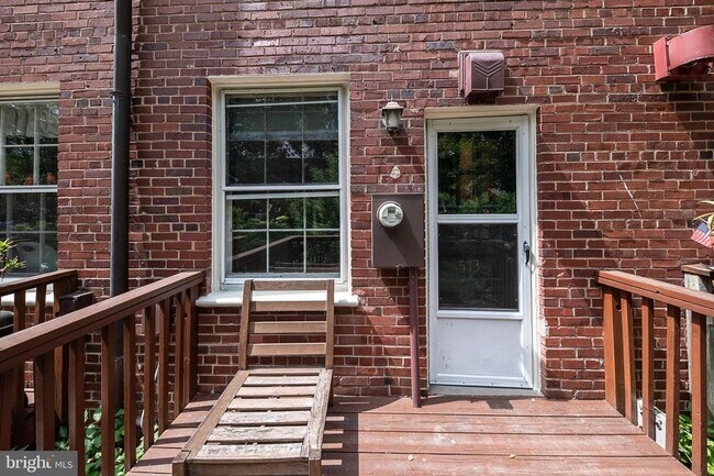 Building Photo - 1501 S Edgewood St