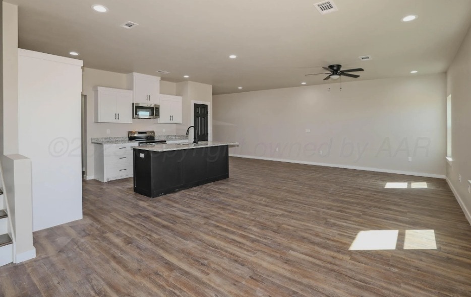 Building Photo - 925 E Loop 335 S