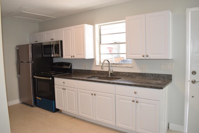 Building Photo - 3094 SE Clayton St