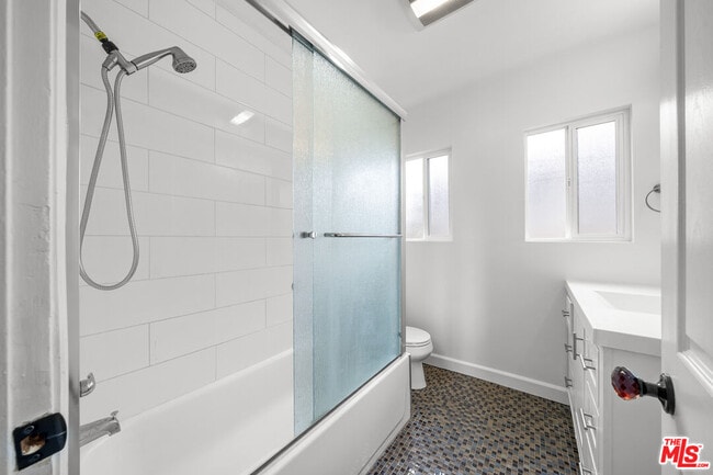 Building Photo - 369 S Virgil Ave