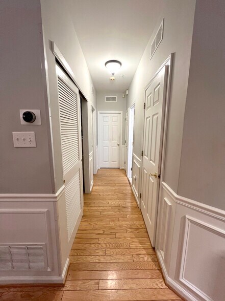 Building Photo - 305 Dresher Woods Dr