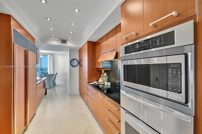 Building Photo - 3101 S Ocean Dr