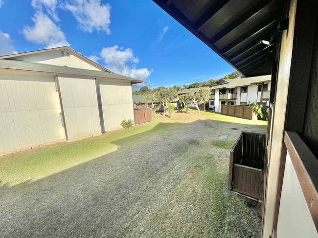 Building Photo - 2 Bed, 2 Bath Townhouse in Salt Lake near Stadium Mall & Rail Station!