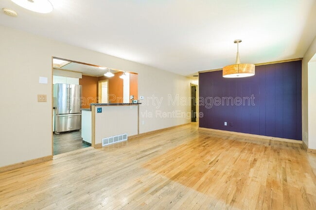 Building Photo - 7095 S Clermont Dr