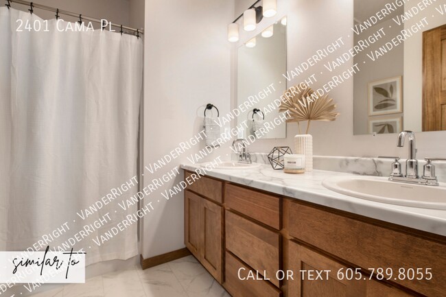 Building Photo - 2401 Cama Pl