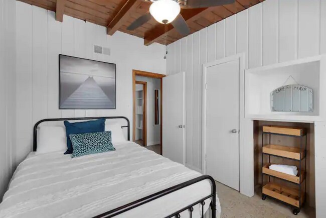 Building Photo - 303 Avenida 14